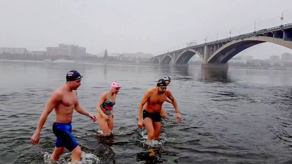 Необичан фестивал зимског купања - Sputnik Србија