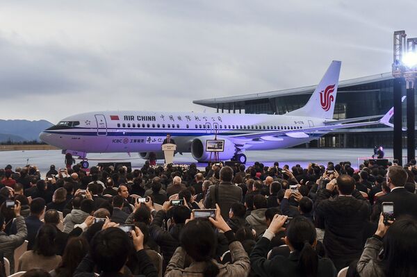 „Боинг 737 макс 8“ представљан је као авионска звезда у Кини. „Боинг 737 макс 8“ представљан је као авионска звезда у Кини. - Sputnik Србија