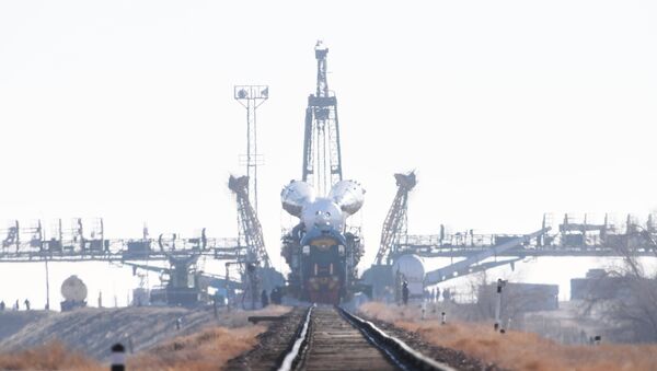 Prevoz rakete-nosača Sojuz FG na lansirnu rampu kosmodroma Bajkonur - Sputnik Srbija