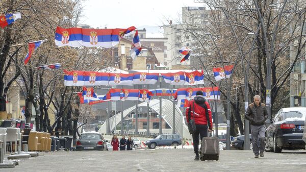 Zastave Srbije u severnom delu Kosovske Mitrovice - Sputnik Srbija