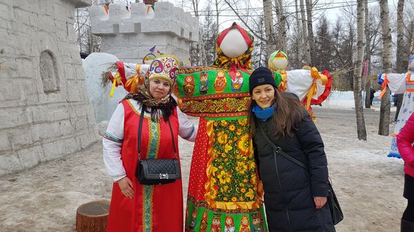 Марија Перфијева са новинарком Оливером Икодиновић - Sputnik Србија