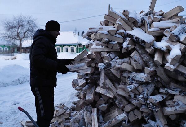 Снежна бајка: Какав је живот у удаљеном сибирском селу - Sputnik Србија