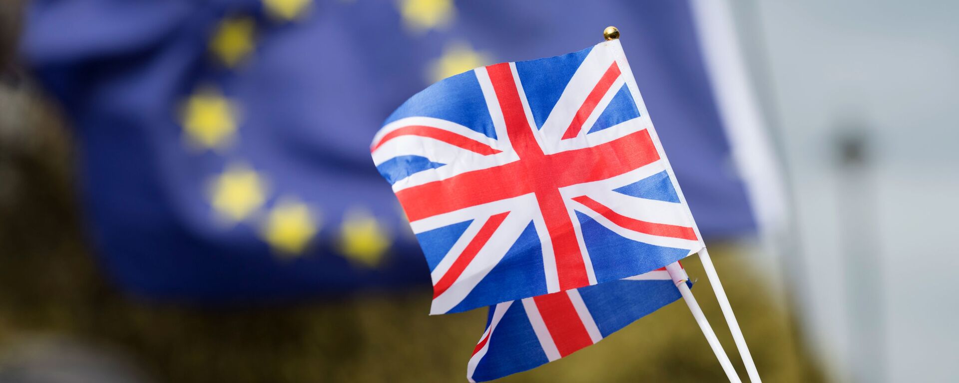 Zastave Velike Britanije i EU Zastave Velike Britanije i EU - Sputnik Srbija, 1920, 09.11.2025
