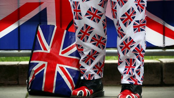 Заставе Велике Британије на гардероби становника Лондона - Sputnik Србија