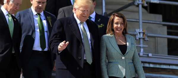 Donald Tramp i Nensi Pelozi Donald Tramp i Nensi Pelozi - Sputnik Srbija