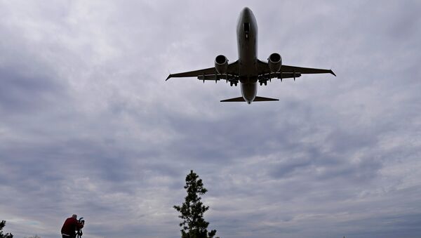 Авион Боинг 737 макс 8 компаније Американ ерлајнс слеће на аеродром Роналд Реган у Вашингтону - Sputnik Србија