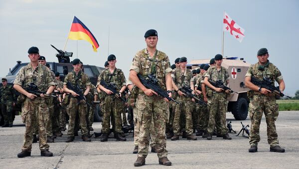 Pripadnici vojske Nemačke i Gruzije na otvaranju međunarodnih vojnih vežbi Dostojni partner 2018 pod okriljem NATO-a u Gruziji - Sputnik Srbija