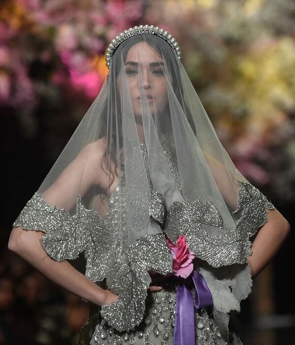 Zanosna lepota: Raskošna pakistanska nedelja mode - Sputnik Srbija