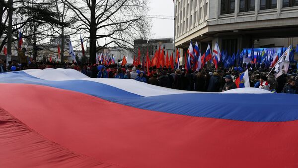 Zastava Rusije na obeležavanju godišnjice ujedinjenja Krima sa Rusijom - Sputnik Srbija