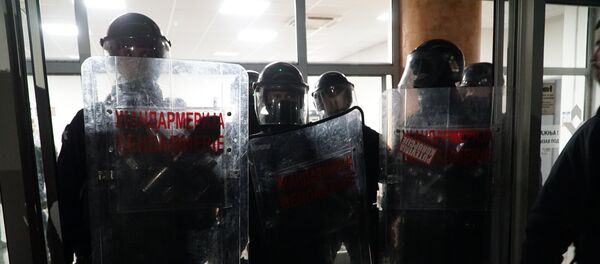 Pripadnici Žandarmerije na ulazu u RTS - Sputnik Srbija