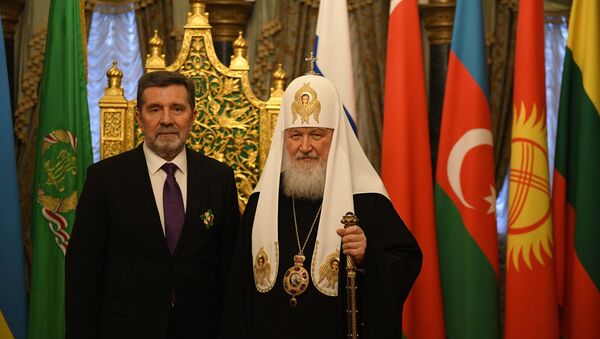 Patrijarh moskovski i cele Rusije Kiril i ambasador Terzić - Sputnik Srbija