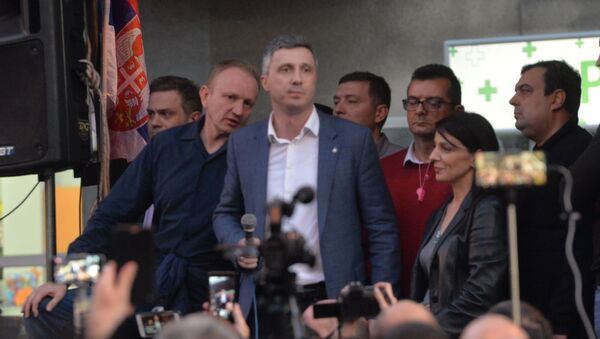 Lideri opozicije na protestu ispred zgrade policije u tzv. 29. novembra - Sputnik Srbija