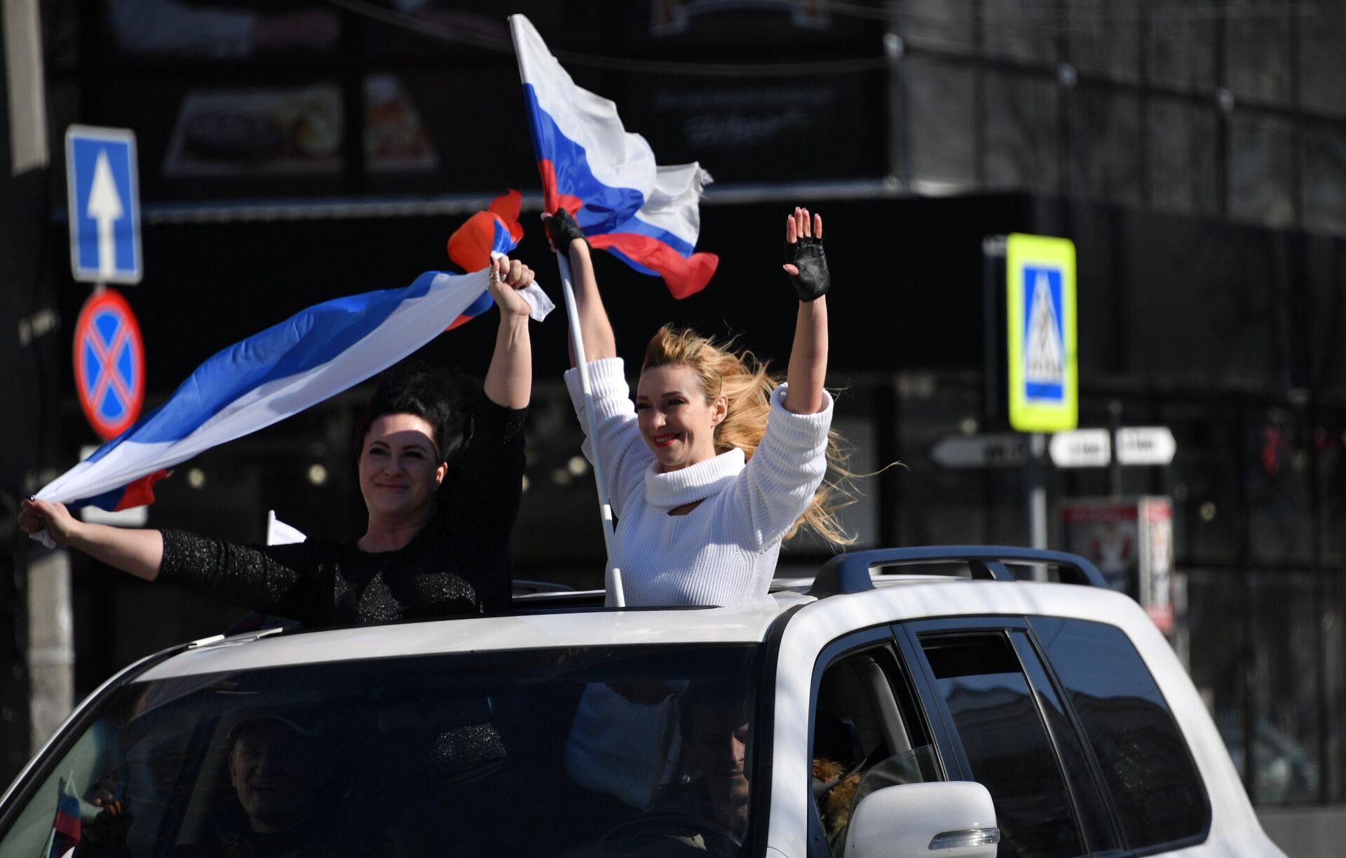 Učesnici moto-parade u čast godišnjice krimskog referenduma u Simferopolju - Sputnik Srbija, 1920, 20.09.2024