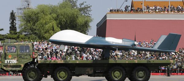 Војно возило са кинеском беспилотном летелицом Птеродактил I на војној паради у Пекингу - Sputnik Србија