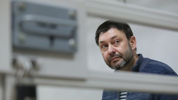 Glavni urednik portala RIA Novosti Ukrajina Kiril Višinski u sudu u Hersonu - Sputnik Srbija