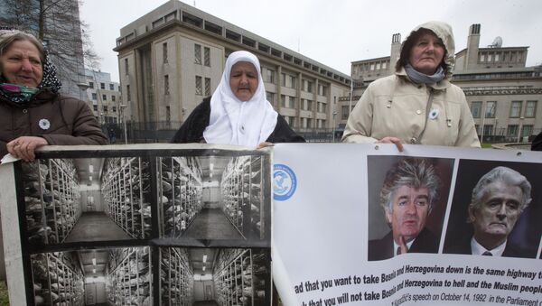 Majke Srebrenice ispred suda u Hagu - Sputnik Srbija