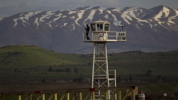 Pripadnici mirovnih snaga Ujedinjenih nacija na osmatračnici na prelazu Kuneitra između Sirije i Golanske visoravni koju kontroliše Izrael - Sputnik Srbija
