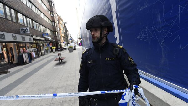 Policajac na ulici u Stokholmu - Sputnik Srbija
