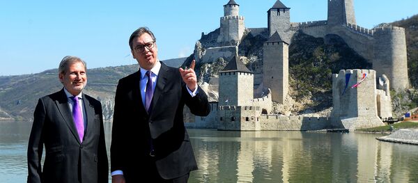 Aleksandar Vučić i Johanes Han - Sputnik Srbija