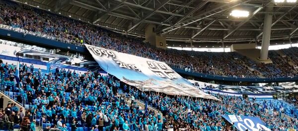 Навијачи Зенита истичу транспарент подршке Србима - Sputnik Србија