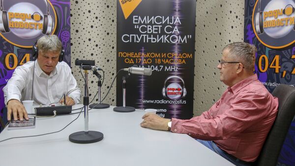 Hekadašnji generalni direktor RTS-a Dragoljub Milanović i autor emisije Miroslav Lazanski - Sputnik Srbija