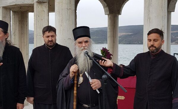 Митрополит Амфилохије на Михољској превлаци - Sputnik Србија