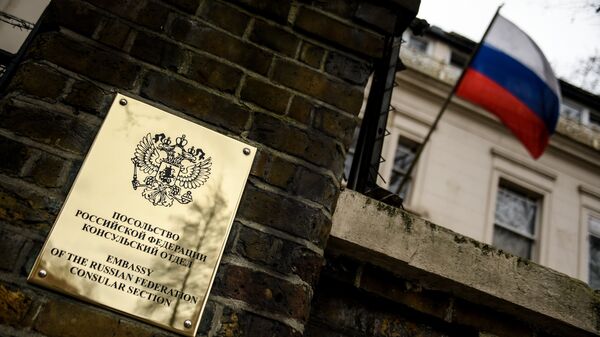 Tabla na zgradi Ambasade Rusije u Londonu - Sputnik Srbija