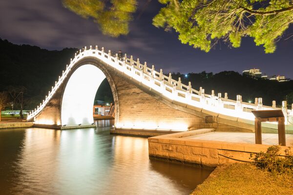 Лунный мост в парке Dahu в Тайбэе - Sputnik Србија