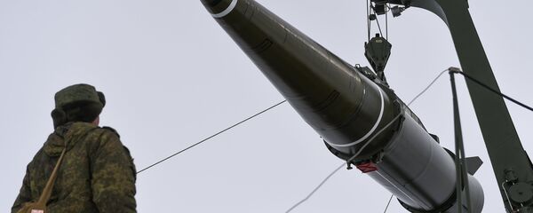 Припрема балистичке ракете противракетног система Искандер М - Sputnik Србија