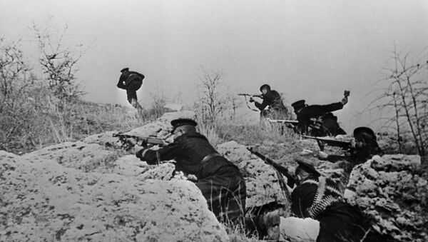 Одбрана Севастопоља и битка за Крим (септембар 1941 - јул 1942). Маринци нападају фашистичке положаје - Sputnik Србија