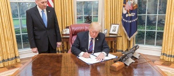 Predsednik SAD Donald Tramp i direktor Tajne službe Rendolf Ales - Sputnik Srbija