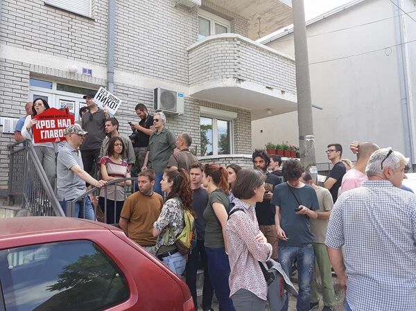 Понекад се догоди да активисти организације „Кров над главом“ спрече исељење, али су све чешће ненајављене акције извршитеља. - Sputnik Србија