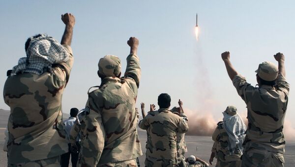 Korpus stražeй islamskoй revolюcii raduюtsя uspešnomu zapusku raketы v Irane  - Sputnik Srbija