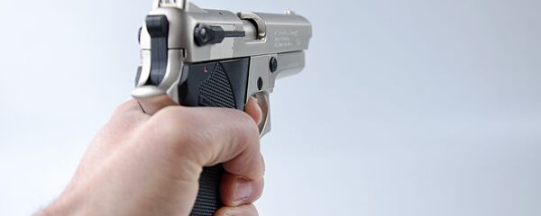 У Србији ретко ко има дозволу за ношење оружја У Србији ретко ко има дозволу за ношење оружја - Sputnik Србија