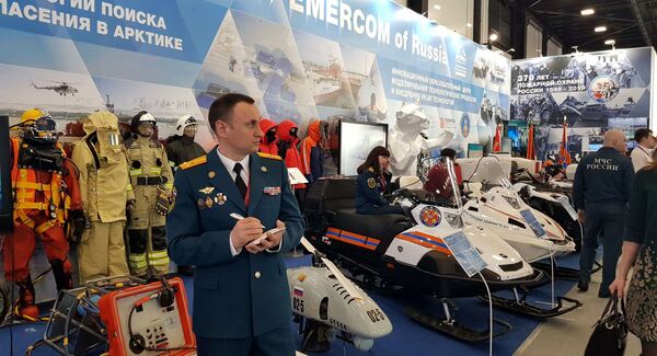 Примерци специјалне одеће и технике „поларних спасилаца“ - Sputnik Србија