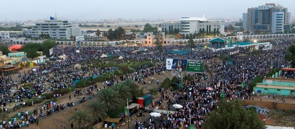 Демонстранти у Судану на протесту у Хартуму захтевају оставку председника Омара Башира - Sputnik Србија