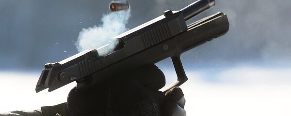 Демонстрација пуцања из аутоматског пиштоља Удав - Sputnik Србија