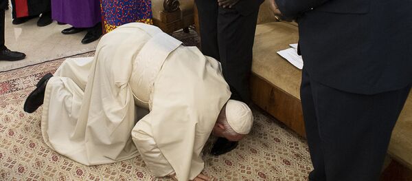 Papa ljubi stopala afričkim liderima - Sputnik Srbija