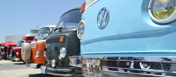 Фолксвагенови комбији олдтајмери Фолксвагенови комбији олдтајмери - Sputnik Србија