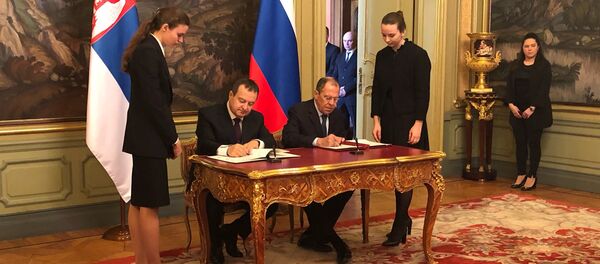 Шефови српске и руске дипломатије Ивица Дачић и Сергеј Лавров - Sputnik Србија