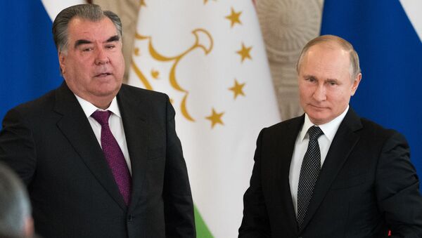 Председник Русије Владимир Путин и председник Таџикистана Емомали Рахмон - Sputnik Србија