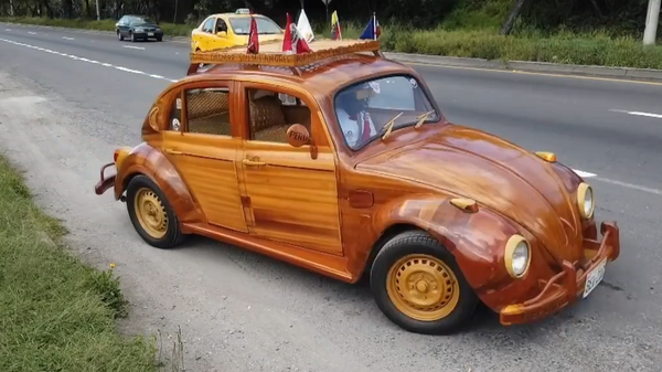 Peruanac na putovanju drvenim automobilom - Sputnik Srbija