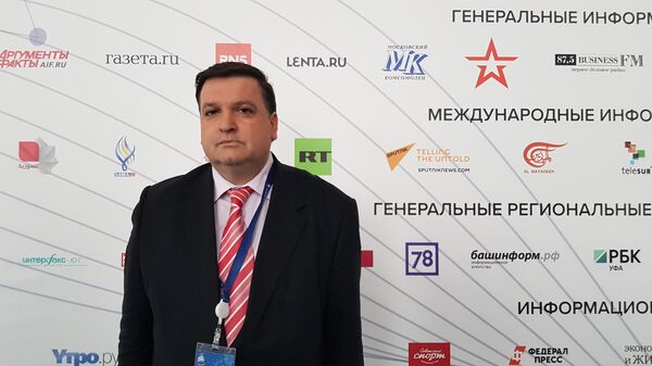 Dr Vladan Pešić, profesor na Poljoprivrednom fakultetu u Beogradu na 5. Međunarodnom ekonomskom forumu na Jalti Dr Vladan Pešić, profesor na Poljoprivrednom fakultetu u Beogradu na 5. Međunarodnom ekonomskom forumu na Jalti - Sputnik Srbija