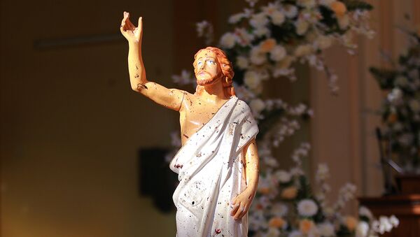 Statua Isusa Hrista u crkvi posle napada u Šri Lanki - Sputnik Srbija