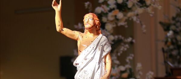 Statua Isusa Hrista u crkvi posle napada u Šri Lanki - Sputnik Srbija