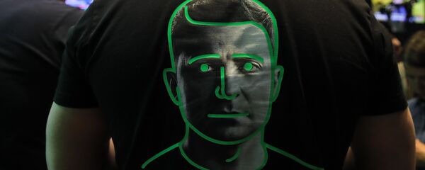Лик Владимира Зеленског на мајици његовог присталице Лик Владимира Зеленског на мајици његовог присталице - Sputnik Србија