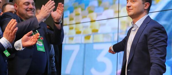 Kandidat v prezidentы ot partii Sluga naroda Vladimir Zelenskiй v sobstvennom štabe v kongressno-vыstavočnom centre Parkovый - Sputnik Srbija