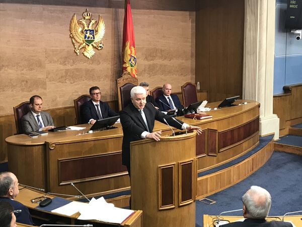 Душко Марковић током премијерског сата у парламенту Црне Горе Душко Марковић током премијерског сата у парламенту Црне Горе - Sputnik Србија