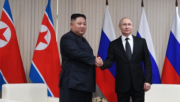 Лидери Северне Кореје и Русије Ким Џонг Ун и Владимир Путин - Sputnik Србија