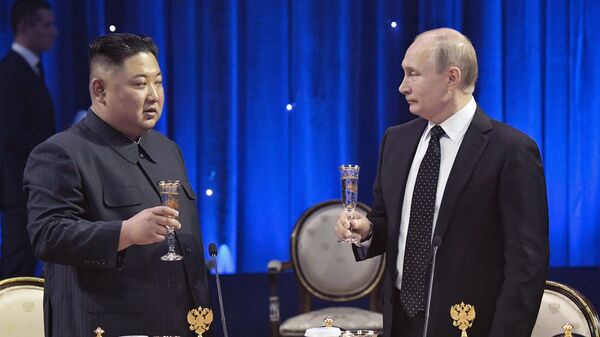 Vladimir Putin i Kim Džong Un - Sputnik Srbija